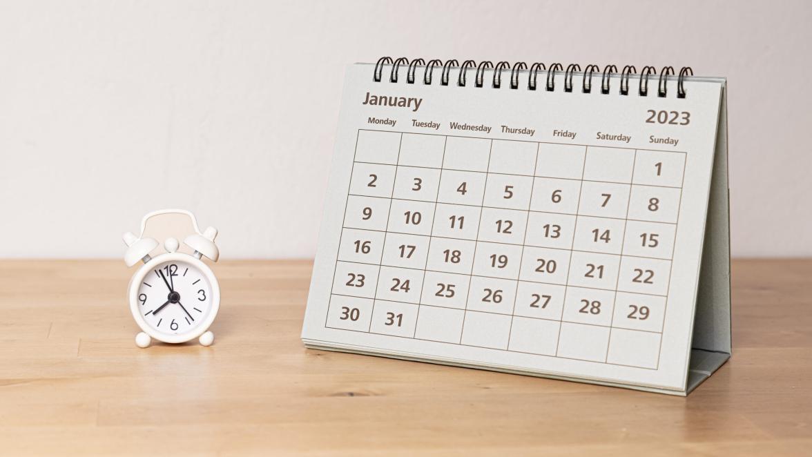 january-2023-calendar-and-little-vintage-alarm-clock