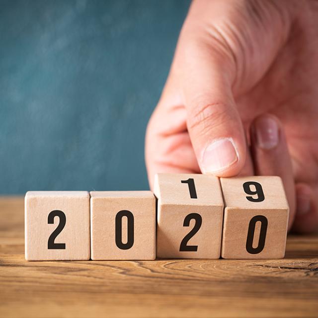 hand-flipping-cubes-with-year-2019-to-2020