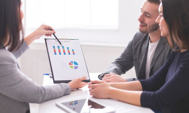 Advisor Explaining Direct Indexing vs Exchange Funds for Concentrated Positions