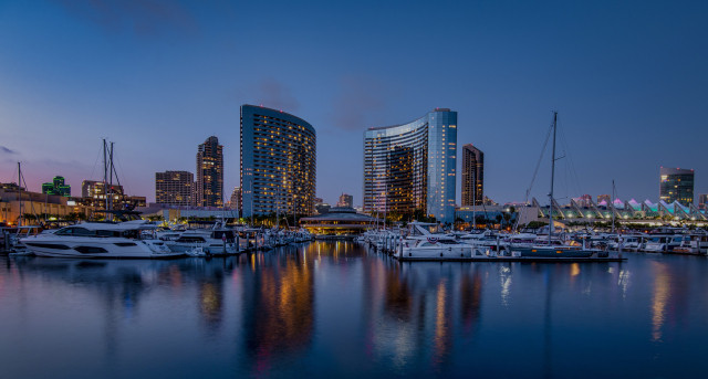 Beautiful twilight mood at the San Diego Marina, with yachts and the Marriott Marquis hotel reflected in the water
