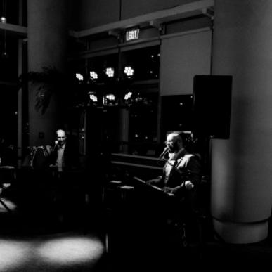 Black & white photo of dueling piano players